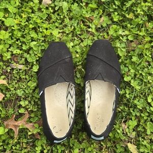 TOMS Women's Classic Black Flats